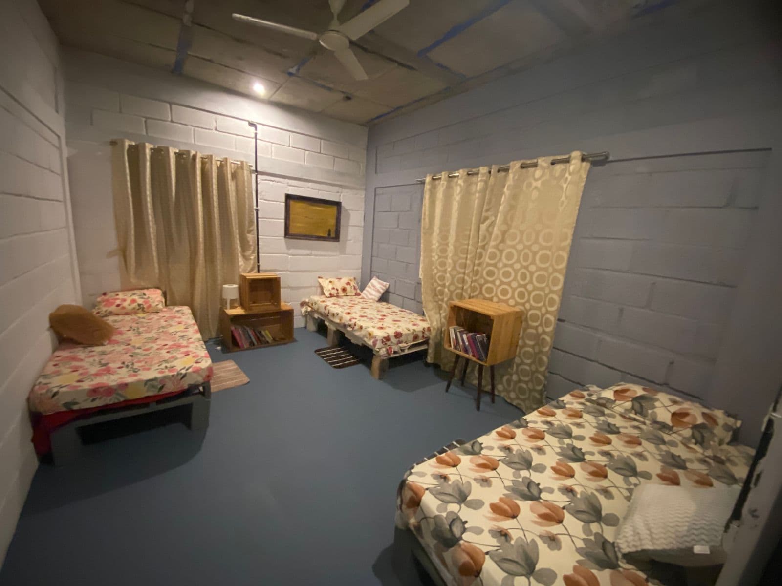 Irish Home Stay - Tap to explore photos