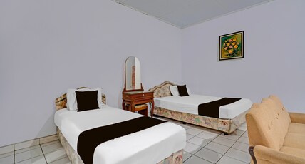 OYO 94802 Hotel Prima Room Type - Indonesia Suite Family OYO 94802 Hotel Prima Room Type - Indonesia Suite Family