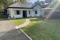 Rosewood Cozy 3 bedroom villa near surf point