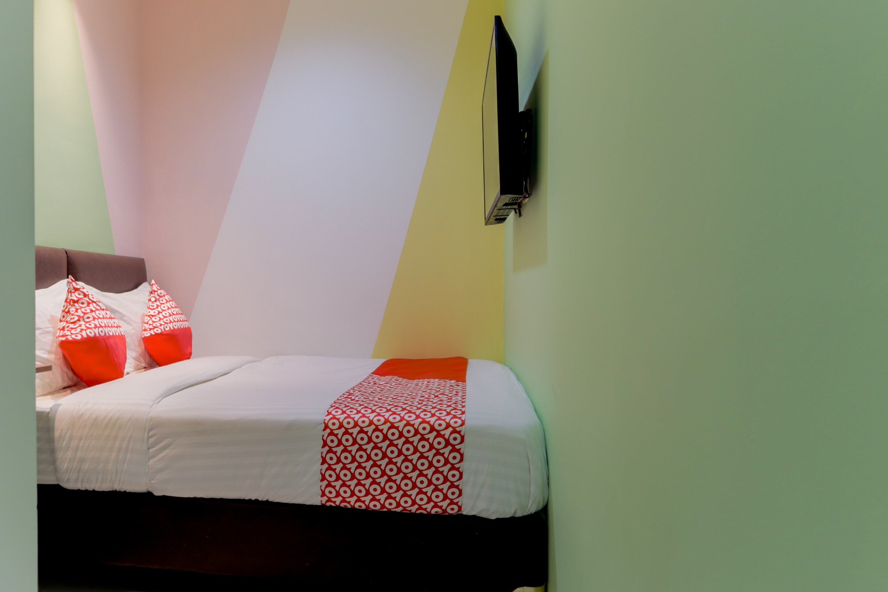 Hotel O Orienchi Room - Tap to explore photos