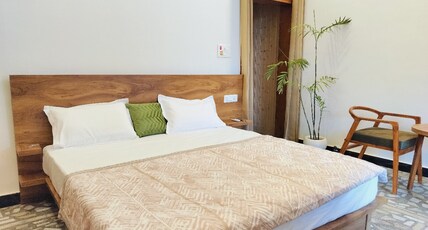 THE Hidden Leaf Homestay Room Type - deluxe room with balcony and mountain view