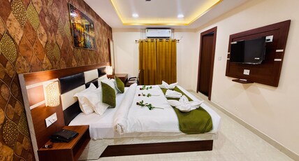 HOTEL GOLDEN CRYSTAL Room Type - Club Room