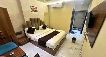 FabHotel New Saurabh Inn Room Type - Deluxe Room