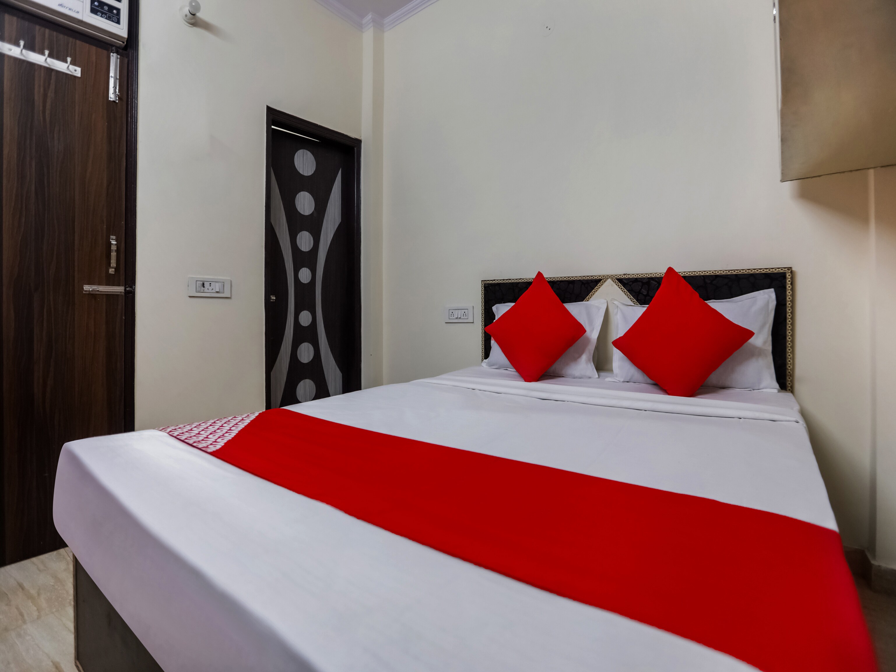 OYO Hotel Sunshine Near Akshardham - Tap to explore photos