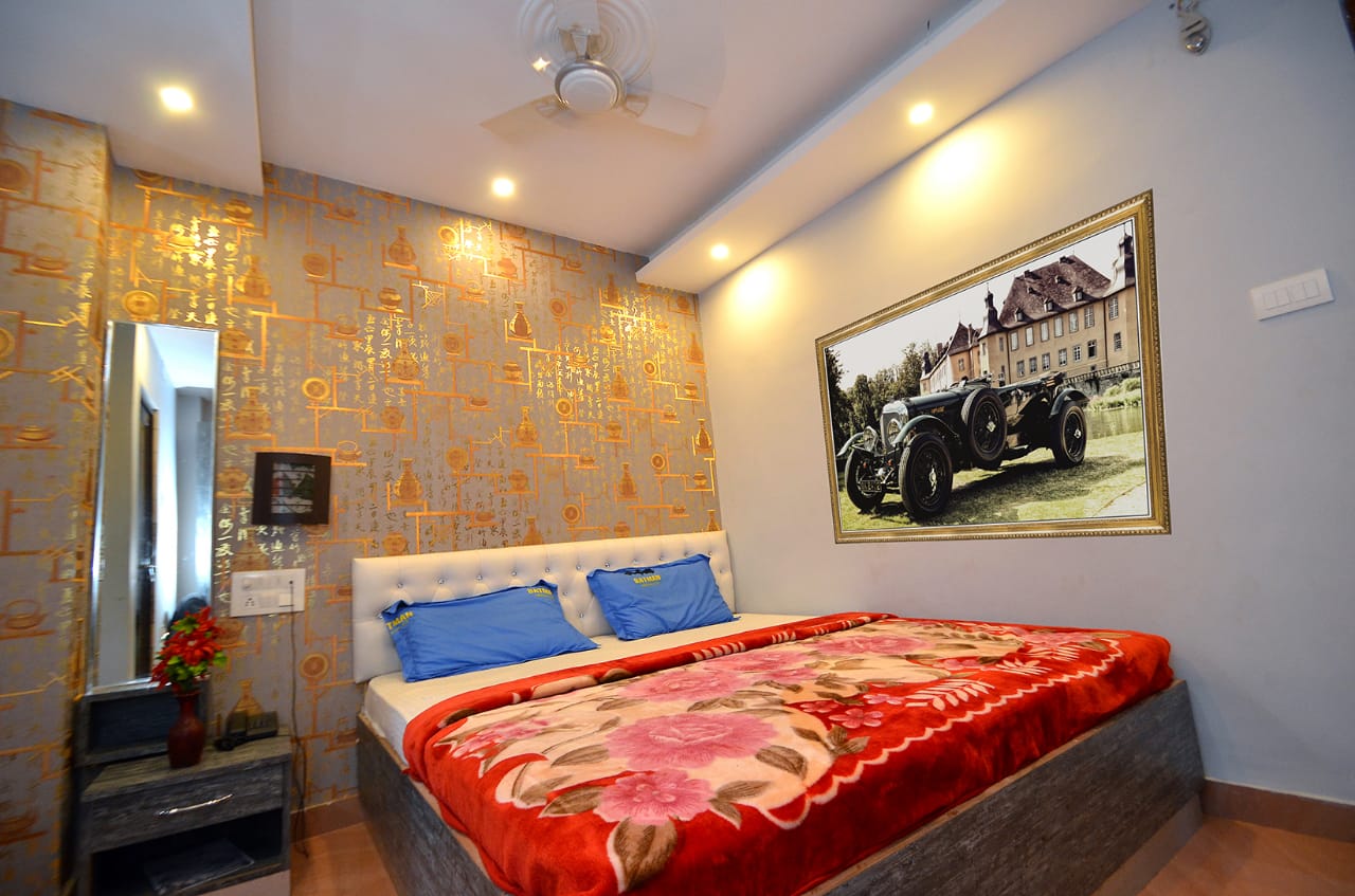 walkin shiva paying guest house - Tap to explore photos