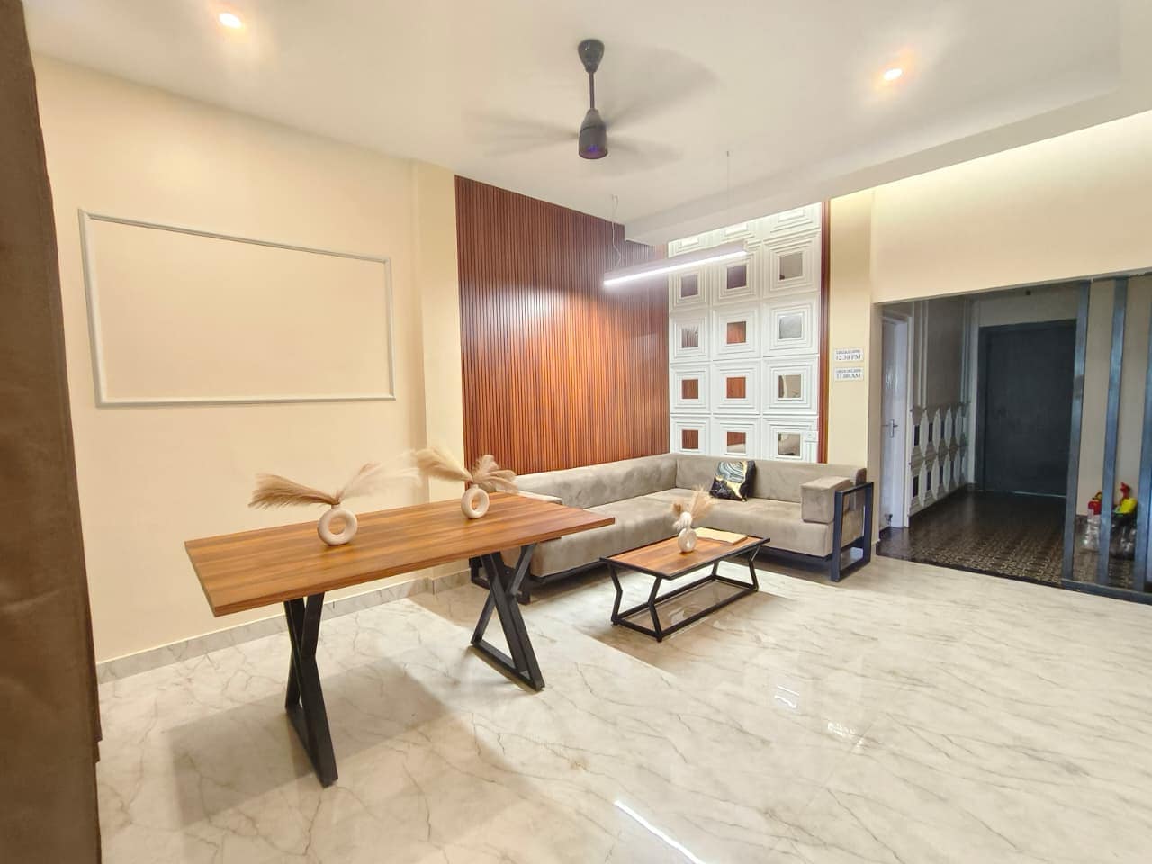 Maple Leaf Homestay TV Center - Tap to explore photos