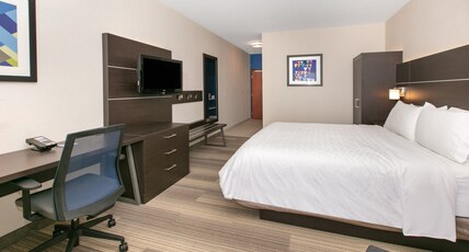 Holiday Inn Express Hotel & Suites Seaside Convention Center Room Type - 1 King Bed Suite Comm Mobil Access Tub