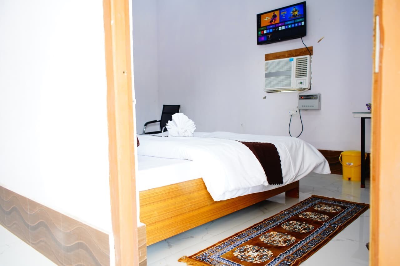 Hotel Shiv Savitri | Ayodhya Near Ram Mandir - Tap to explore photos