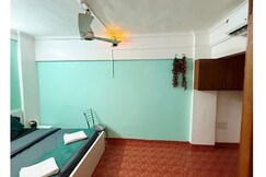 Garden Apartment 1bhk by Royal Luxor