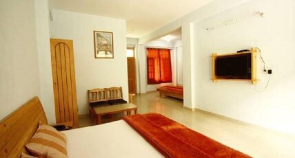 Hotel Tashila Room Type - Family Room with King Bed