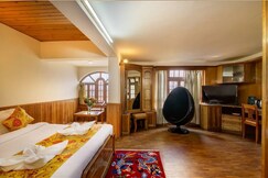 Hotel Yavachi - 300 mts from MG Marg