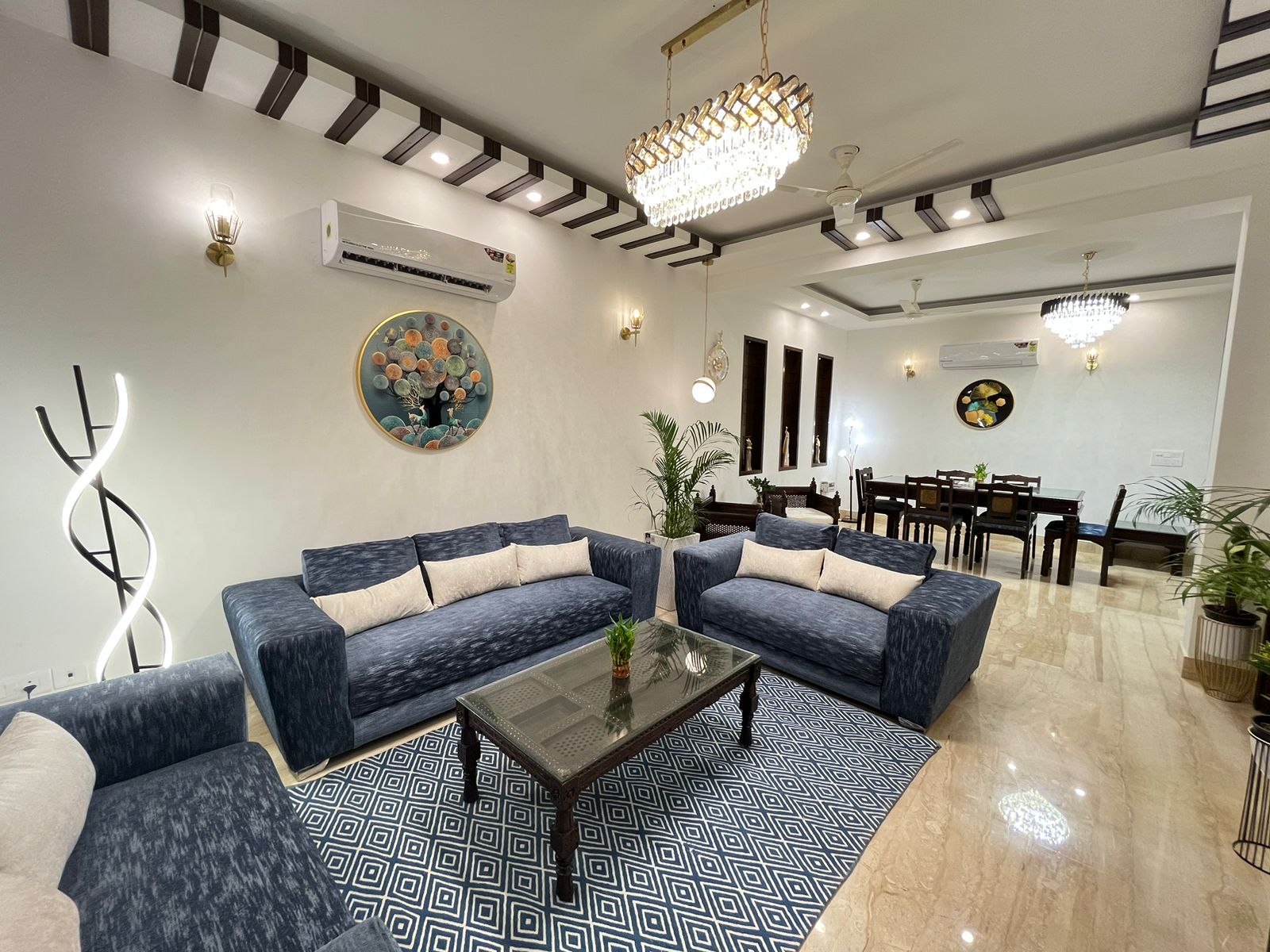 Bedchambers Luxe Stay at South Ext - Tap to explore photos