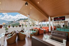 Hotel Yavachi - 300 mts from MG Marg