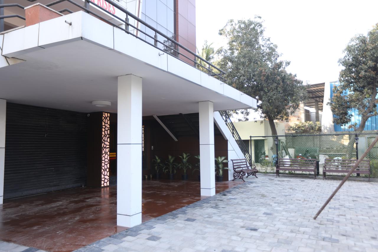NESTLAY ROOMS VANAGARAM - Tap to explore photos