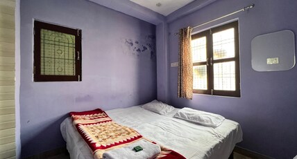 Gayatri Paying Guest House Room Type - Double