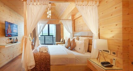 MALIEKAL HERITANCE CHERAI Room Type - Grandeur Lake view Jacuzzi