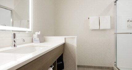 Holiday Inn Express & Suites Austin North Room Type - 2 Queen Standard Communication Accessible