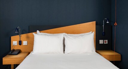 Holiday Inn Express HAMILTON Room Type - 1 Double Accessible with Free Hot Breakfast Holiday Inn Express HAMILTON Room Type - 1 Double Accessible with Free Hot Breakfast
