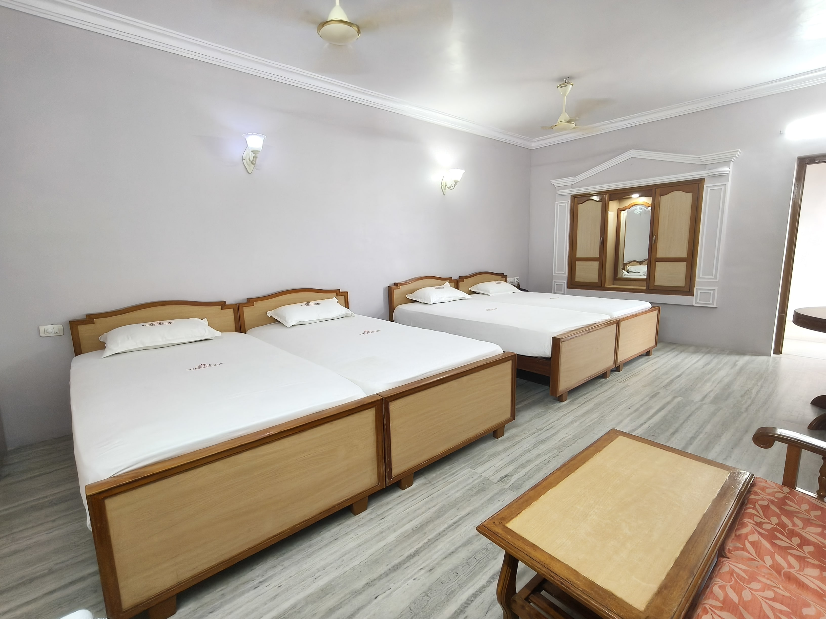 Hotel Sivamurugan - Tap to explore photos