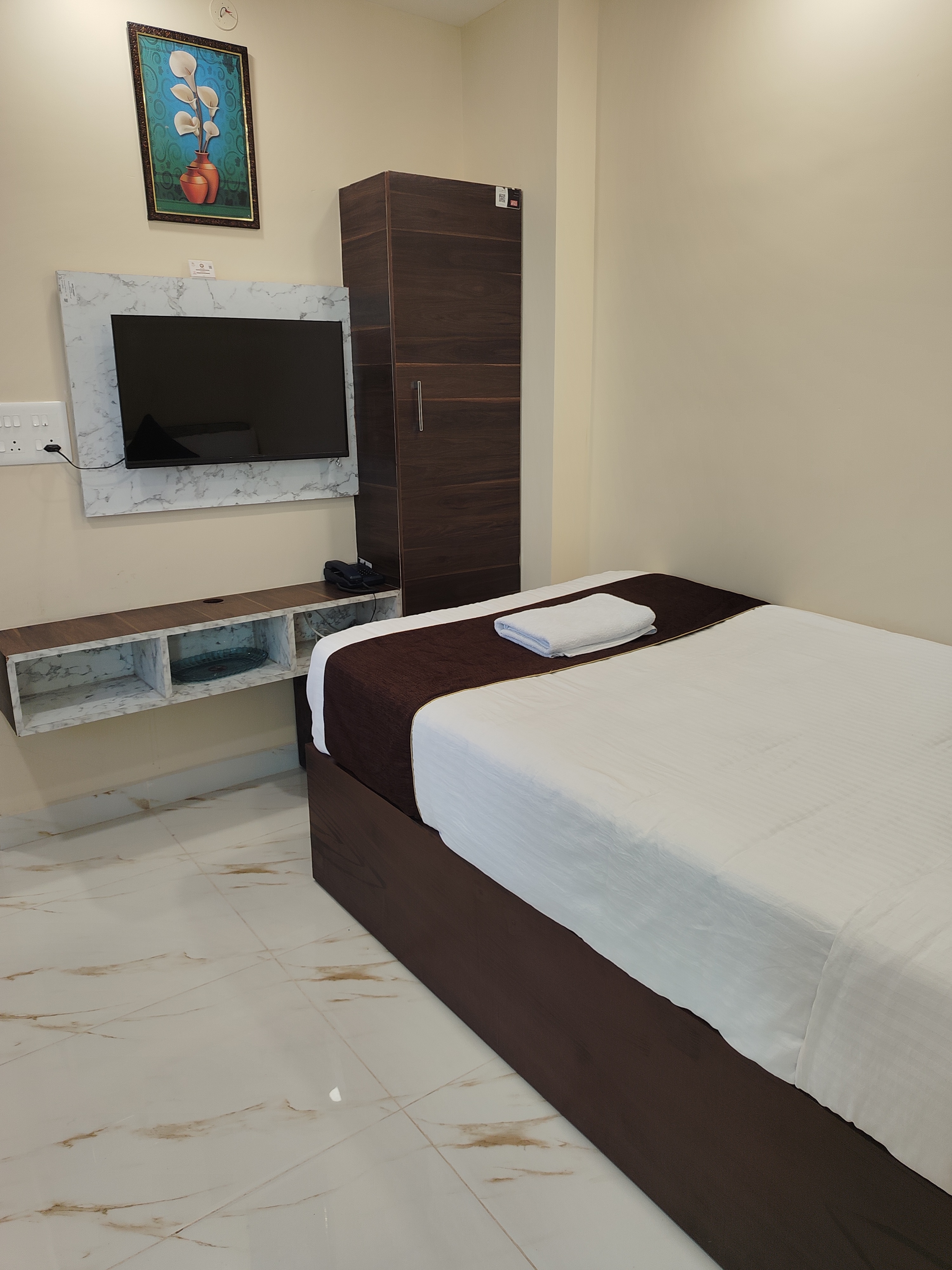 Maran Residency - Tap to explore photos