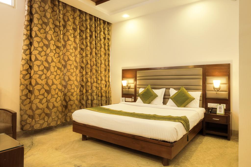 Mint Hotel - Tap to explore photos