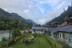 Windowsar River cottages