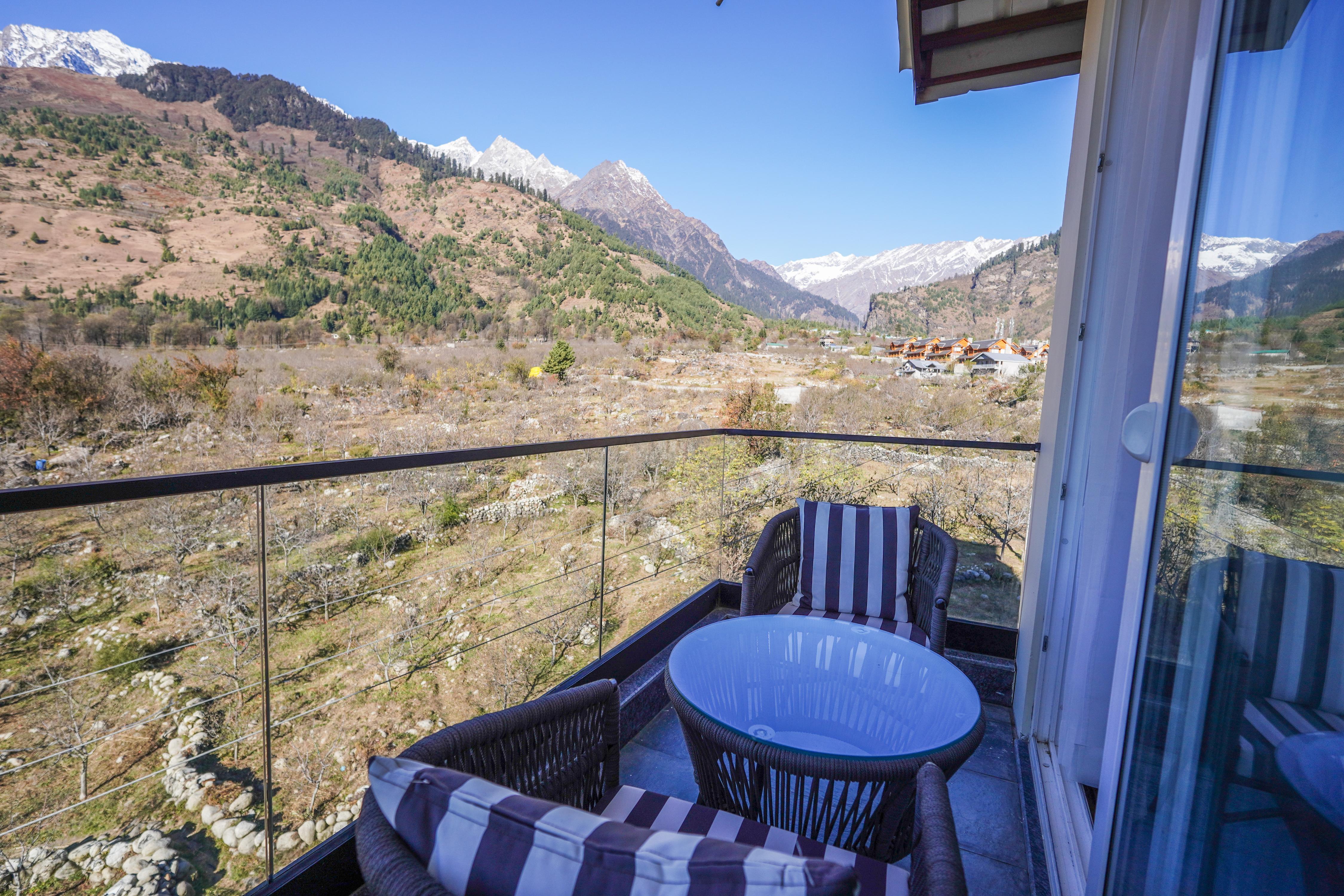 CAROM HOTEL MANALI - Tap to explore photos