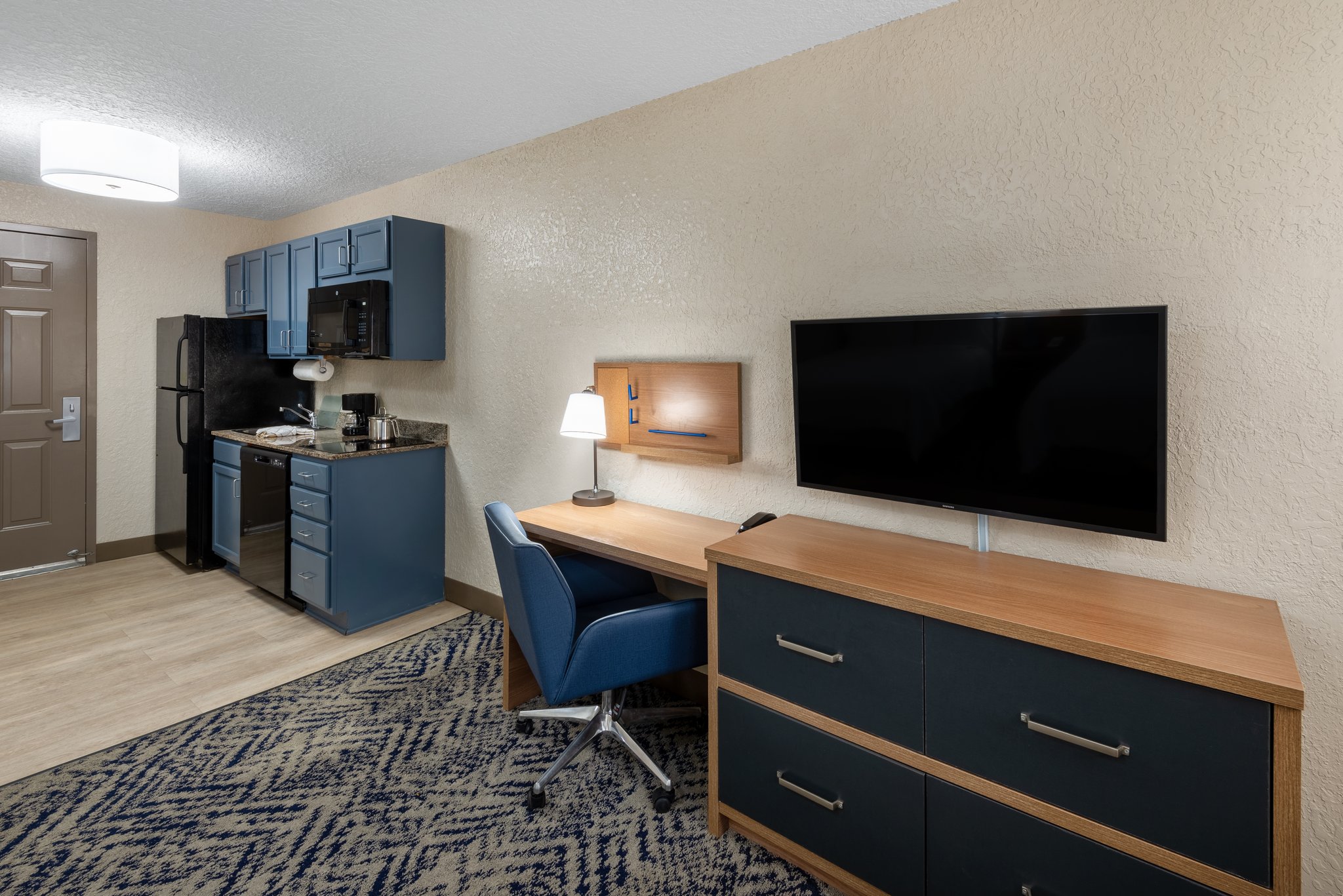 Candlewood Suites Chesapeake-Suffolk - Tap to explore photos