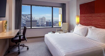Grand Mercure Jakarta Harmoni Room Type - Superior Room with 1 Queen Size Bed