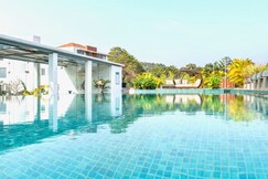 Chic 2BHK w Rooftop Pool | 5km to Coco Beach | Hireavilla