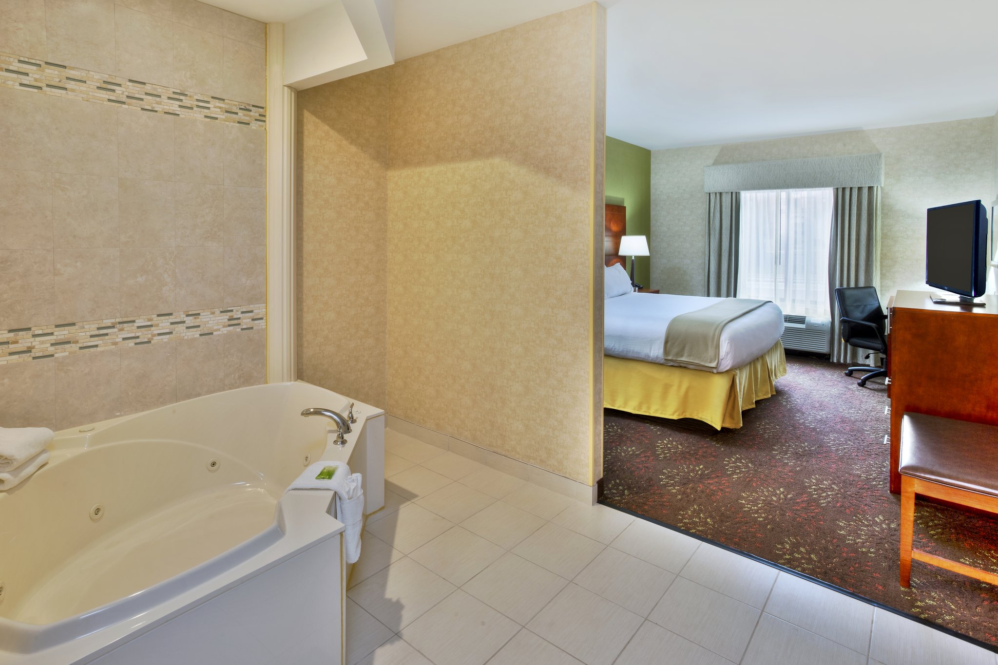 Holiday Inn Express & Suites Frankenmuth - Tap to explore photos