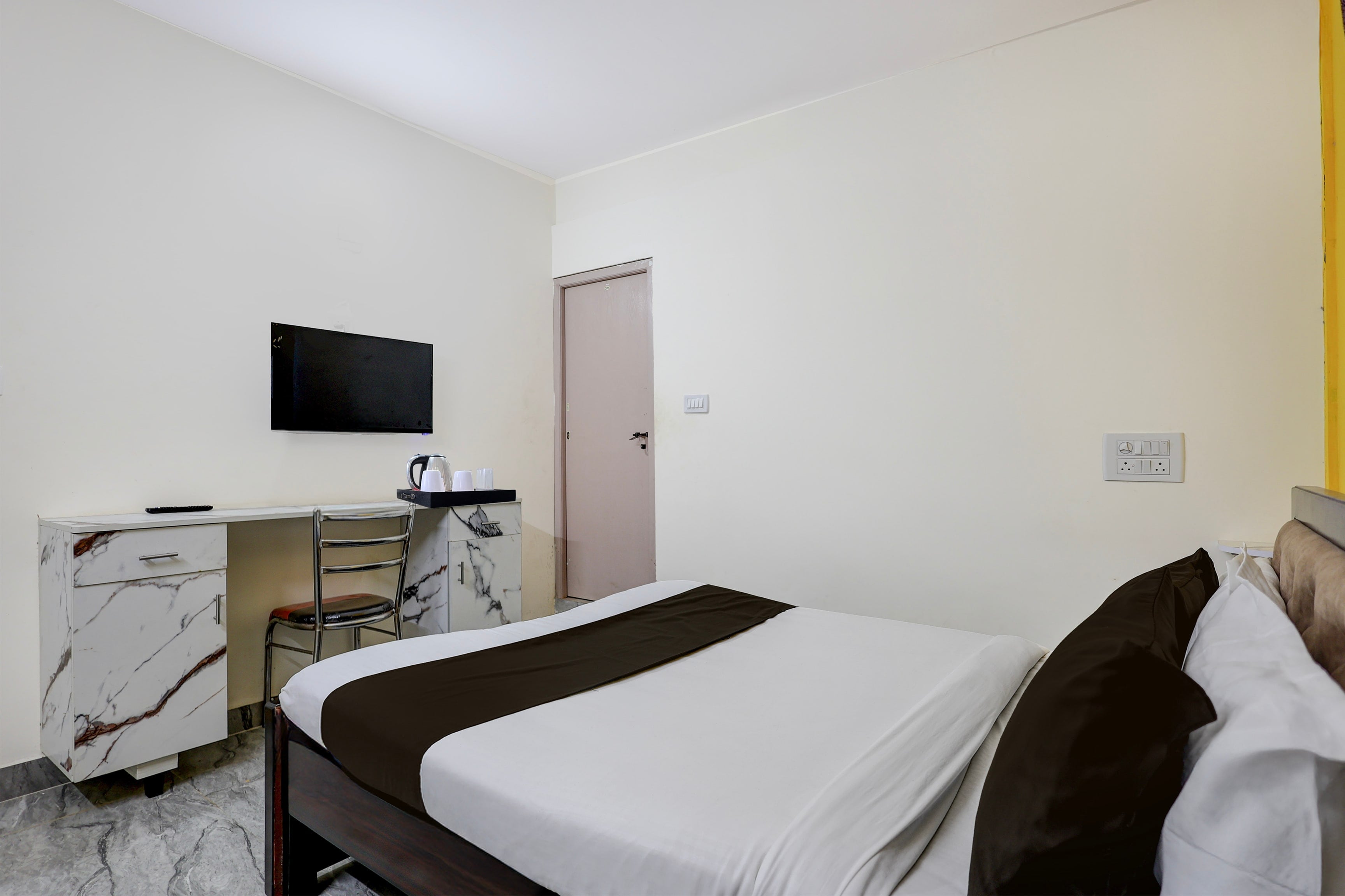 Super Hotel O Soladevanahalli Crossway Formerly Sri Pavani Comforts - Tap to explore photos