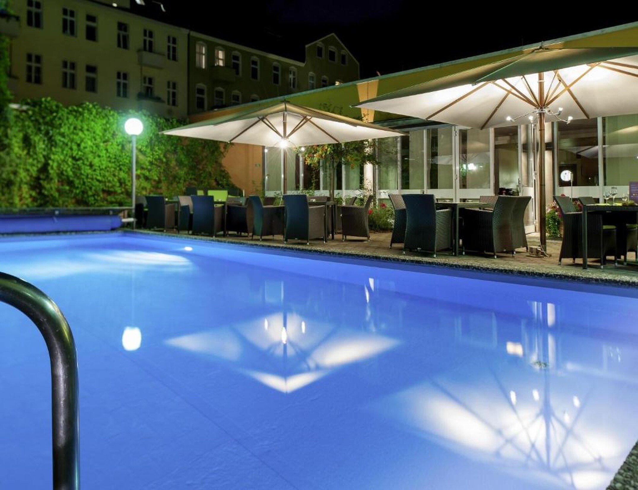 Sunday Hotel Berlin City West - Tap to explore photos