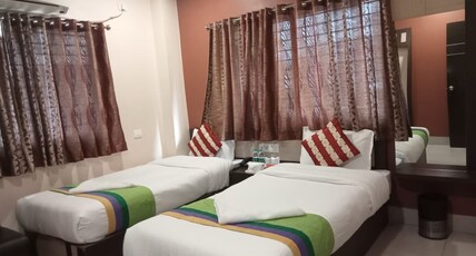 Hotel Sundaram Palace Room Type - Deluxe Room