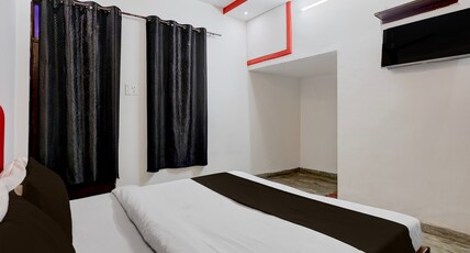 Hotel O by OYO Dariya Railway Station Formerly RR Villa Room Type - Deluxe