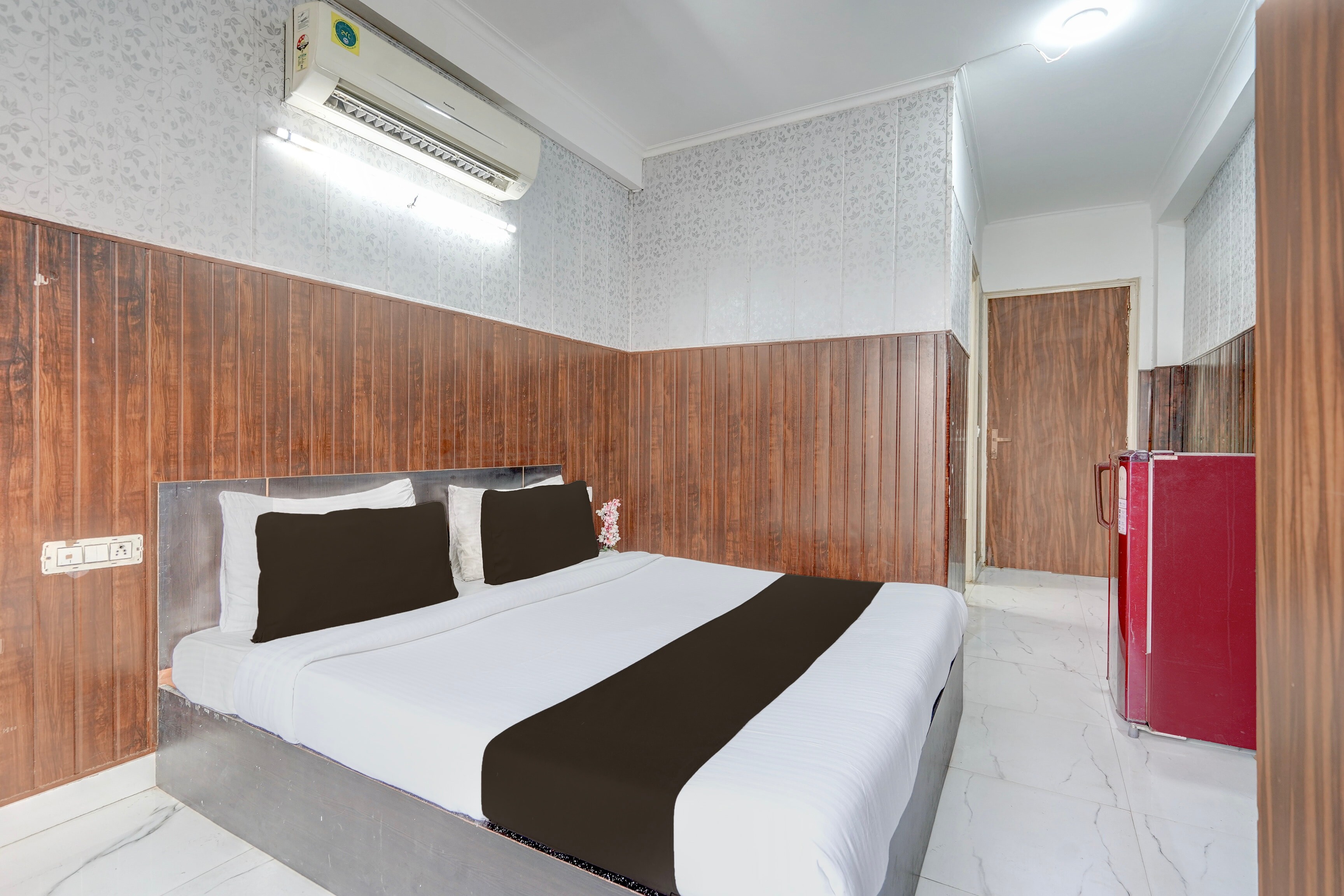 Hotel O Hello Stay - Tap to explore photos