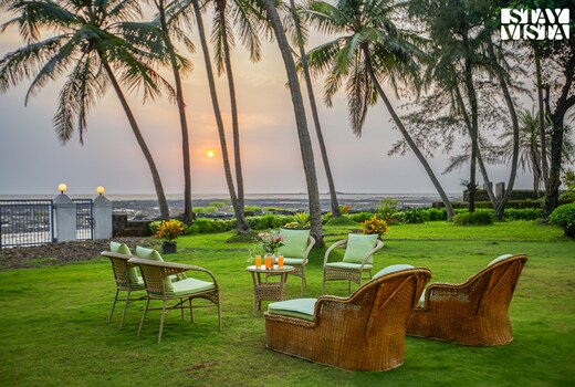 StayVista at Villa Bharat - 3BR w/ Lawn and Views
