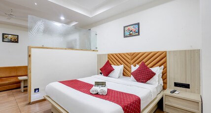 HOTEL LEE PARAMOUNT Room Type - suite with bathtub room