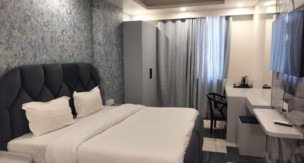 Hotel Royal gold palace Room Type - Super Deluxe Room