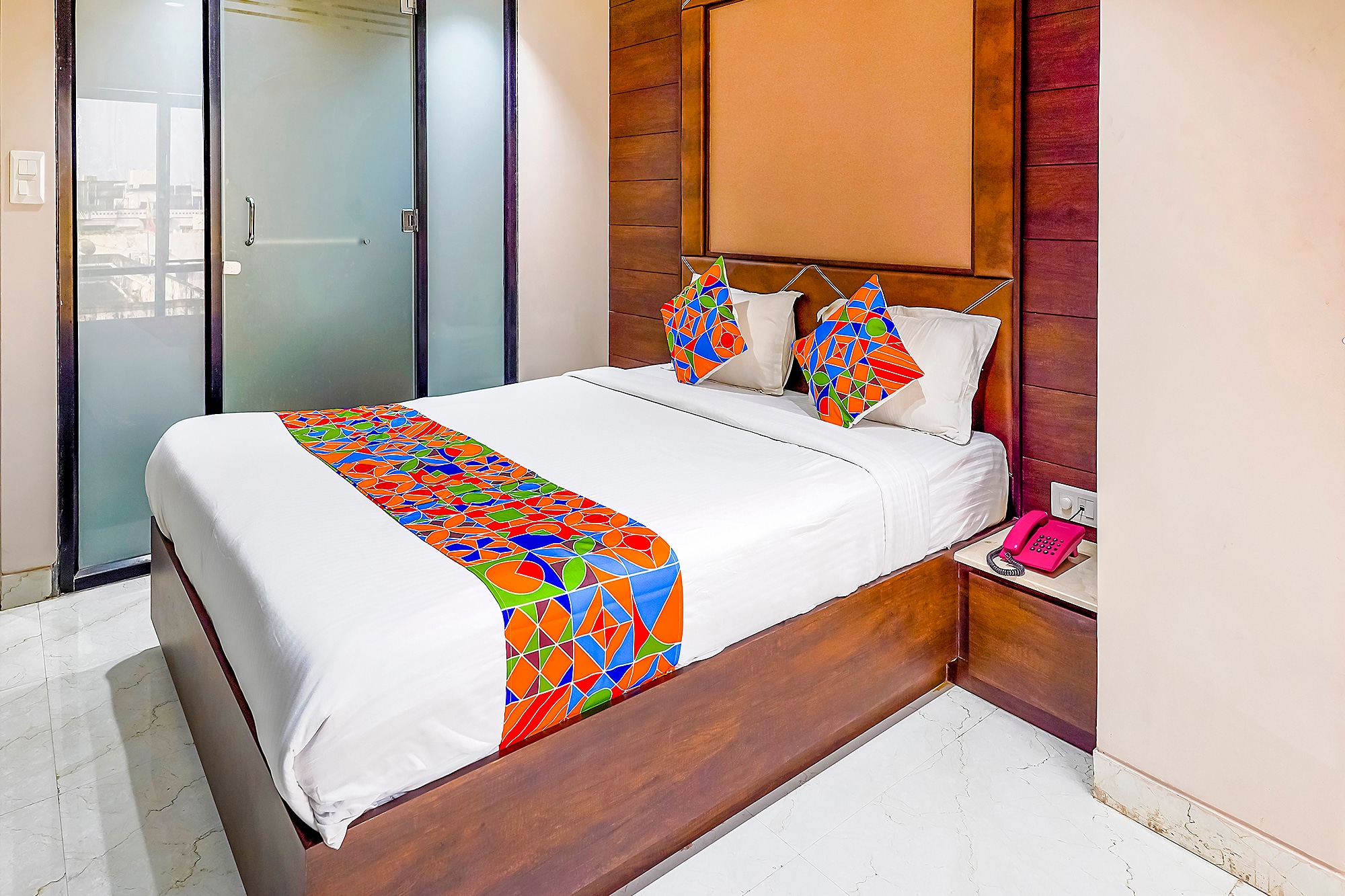 FabHotel Eros 211 - Nr. Sreebhumi - Tap to explore photos