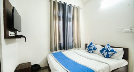 Hotel Apoorv - Near Jaipur Railway Station Room Type - Deluxe AC Room