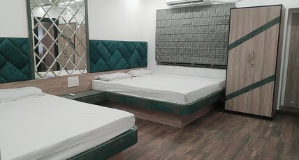 Diamond Guest House Room Type - 4 Bed Executive AC Room