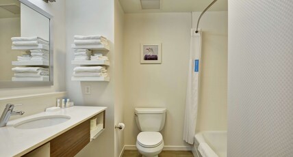 Hampton Inn Suites Ashland, Ohio Room Type - 2 QNS MICROWV FRIDGE NS