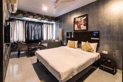 Hotel Jazz Club-M I Road