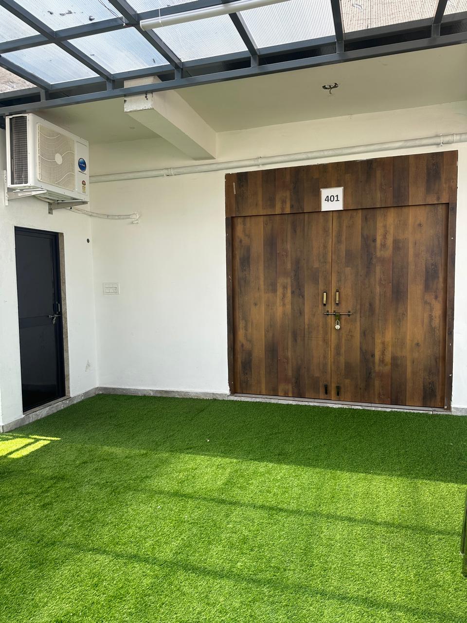 Hotel Raga - Tap to explore photos