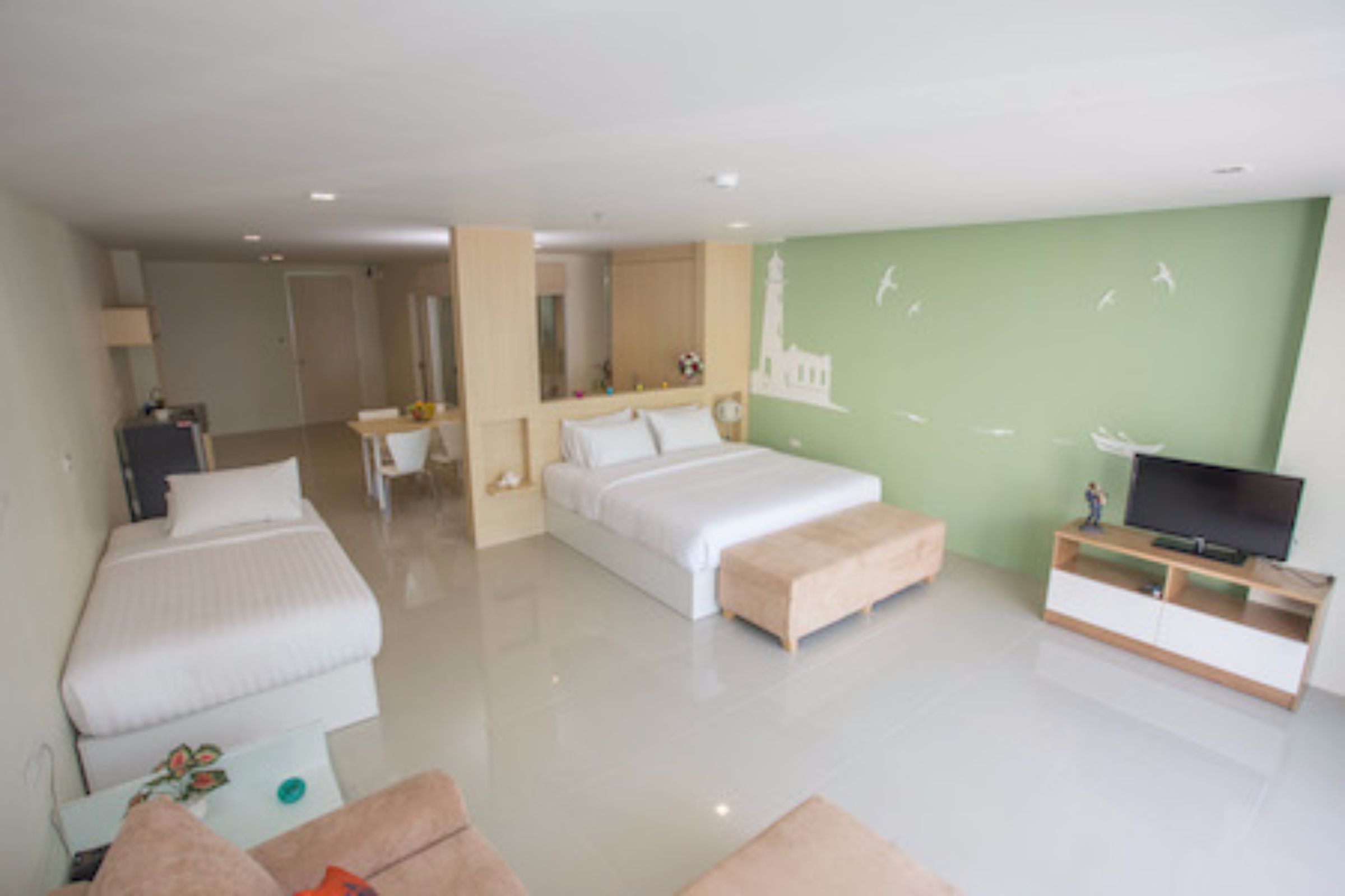 R-con Rest Sea Jomtien Hotel - Tap to explore photos