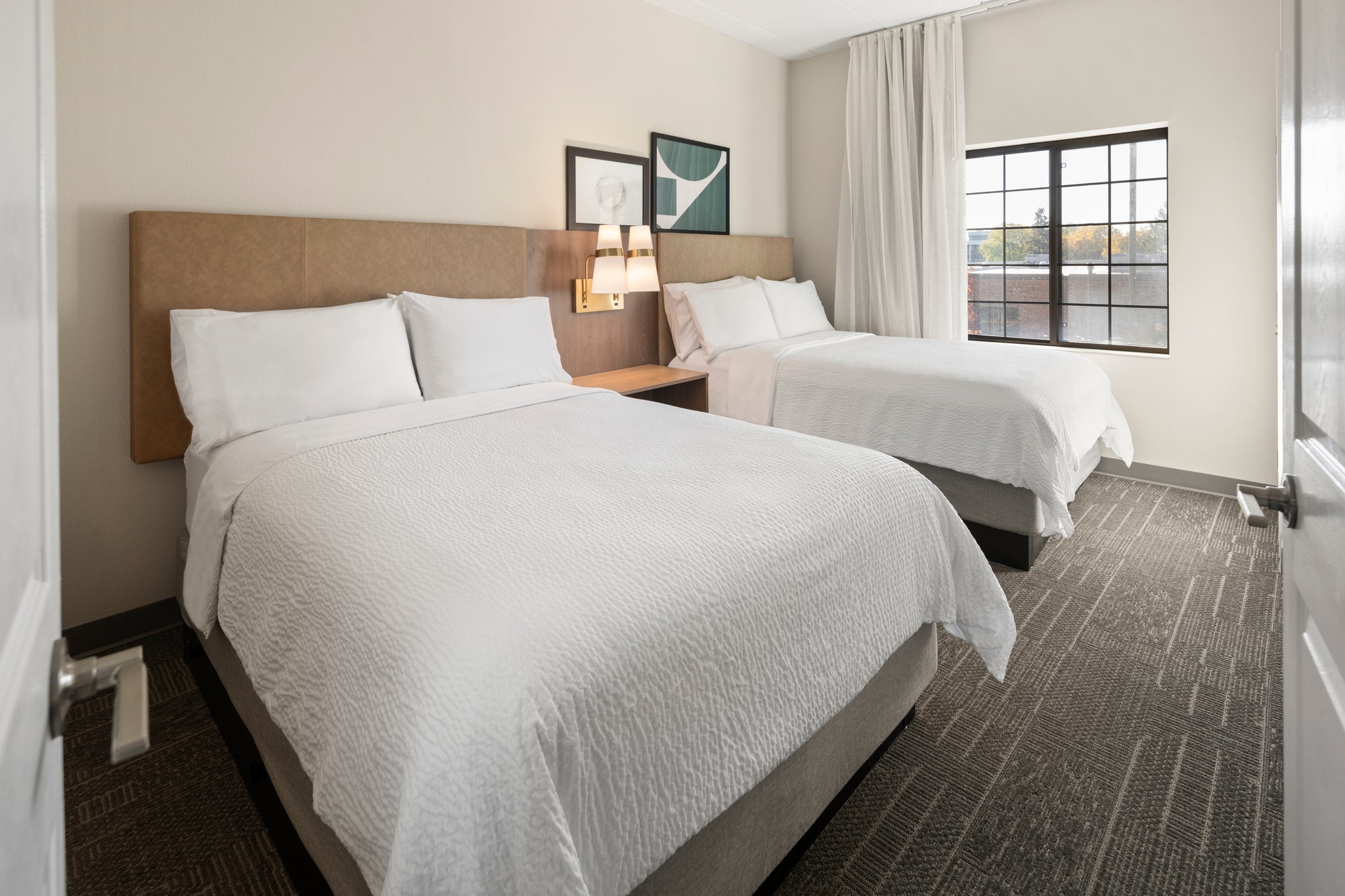 Staybridge Suites MINNEAPOLIS-BLOOMINGTON - Tap to explore photos