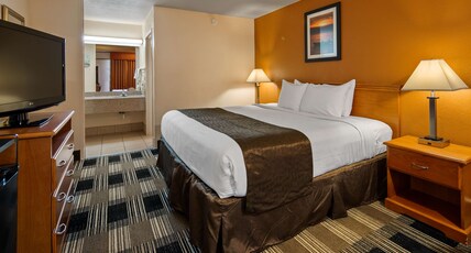 Best Western Airport Room Type - 1 King Bed, Non-Smoking, High Speed Internet Access, Microwave And Refrigerator, Coffee Maker, Iron 