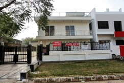 Hotel O by OYO Expo View Near PVR Ansal Plaza Greater Noida