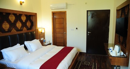 The Grand Sharan Room Type - Executive Room with Banganga Drop